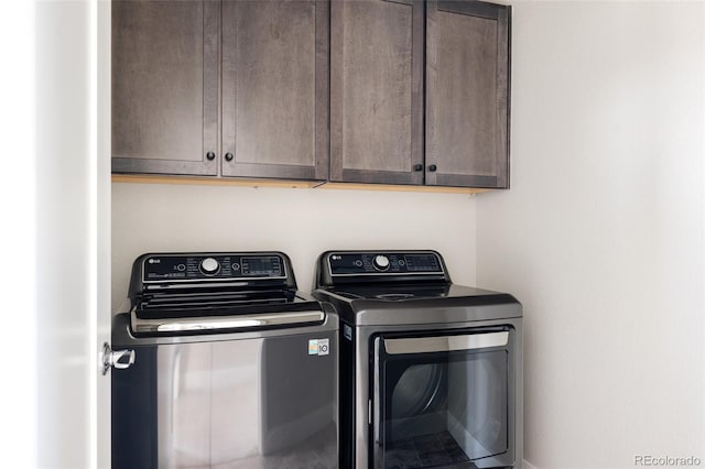 laundry room with cabinets and independent washer and dryer