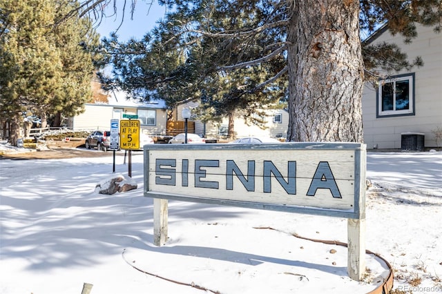 view of community / neighborhood sign