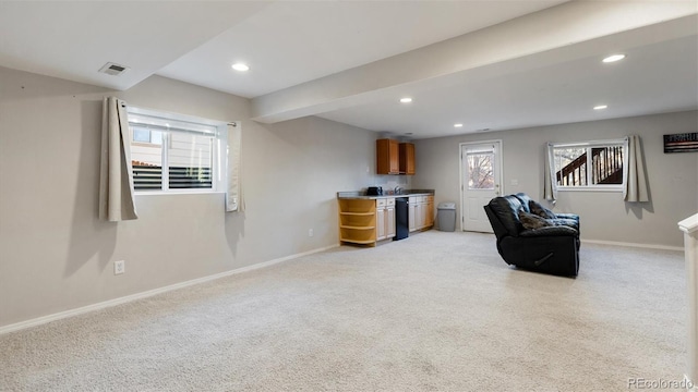 living area featuring recessed lighting, visible vents, baseboards, and light colored carpet