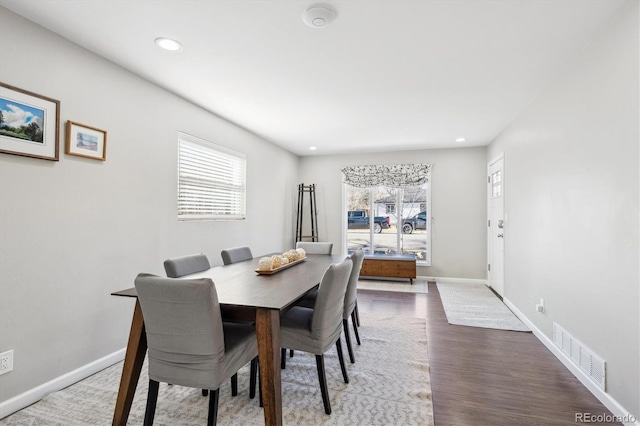 dining area featuring plenty of natural light, visible vents, and baseboards