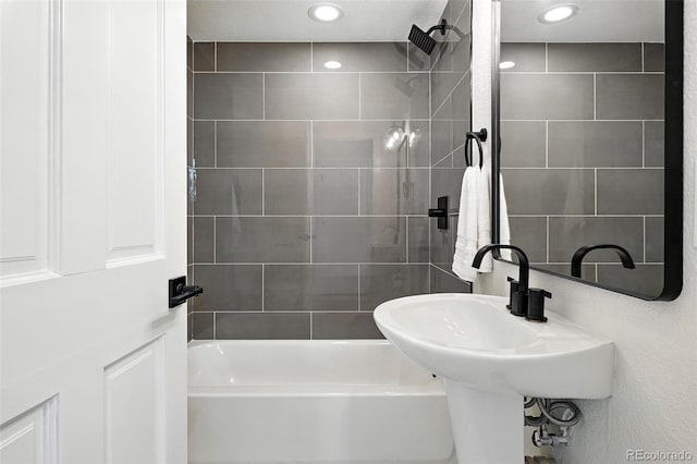 11635 W Security Ave, Lakewood, CO 80401 - full bath with shower / washtub combination and recessed lighting