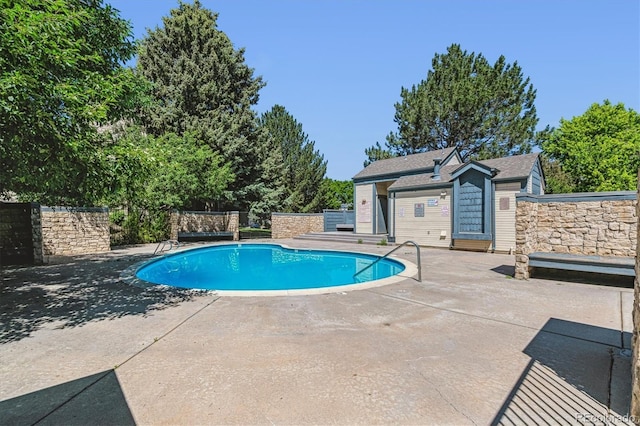 447 S Memphis Way Unit 7, Aurora, CO 80017 - community pool with a patio