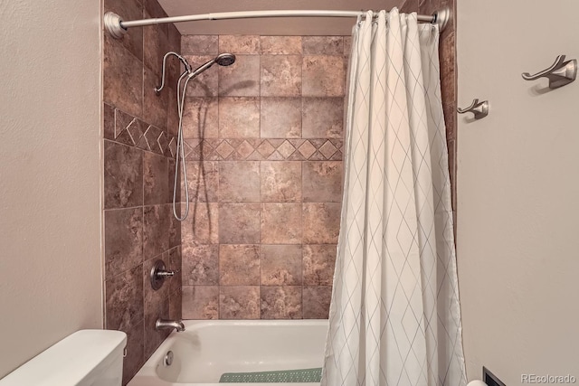 bathroom featuring shower / tub combo