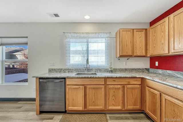 kitchen with sink, dishwasher, a healthy amount of sunlight, and light hardwood / wood-style flooring