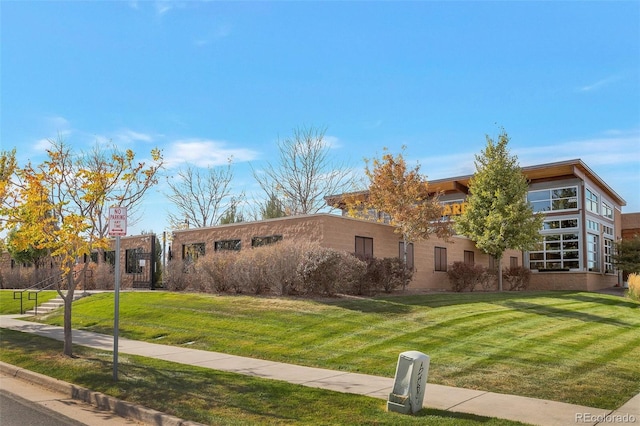 view of front of property with a front lawn