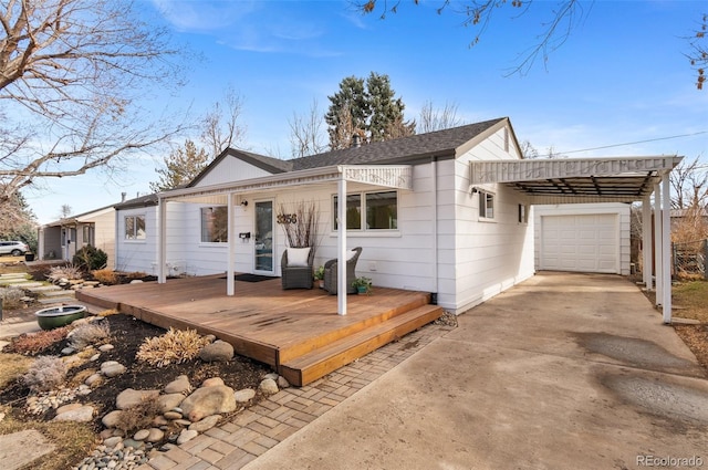 view of front of property with concrete driveway