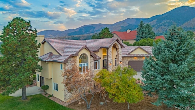 view of front of house featuring a garage and a mountain view