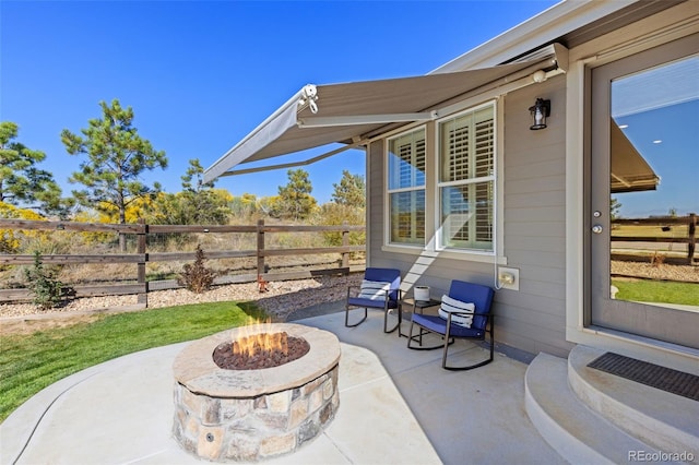 view of patio with an outdoor fire pit