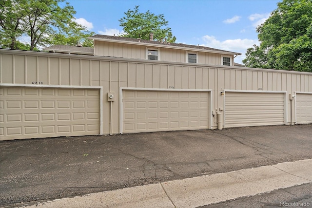 6936 S Knolls Way, Centennial, CO 80122 - view of garage