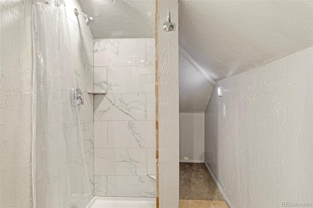 bathroom featuring a tile shower