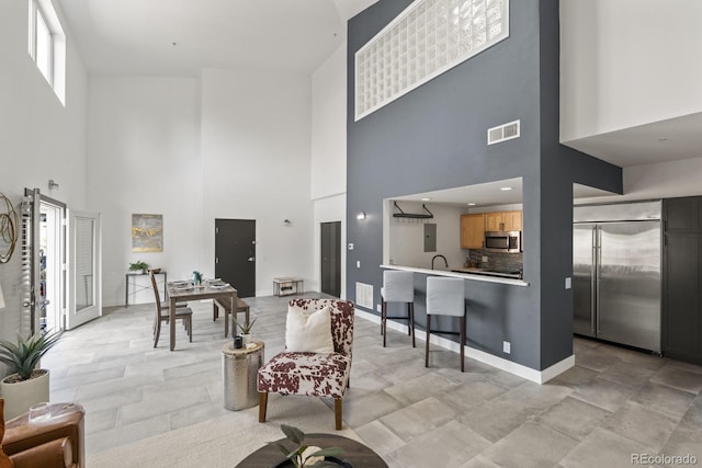 living room with visible vents and baseboards