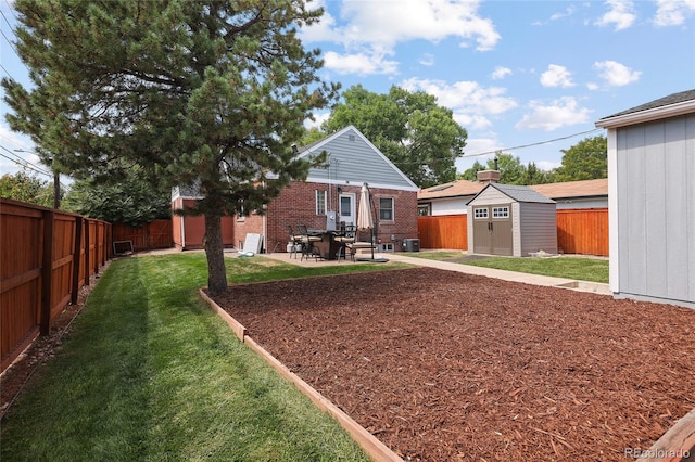 view of yard featuring an outbuilding, a fenced backyard, a storage shed, and a patio area