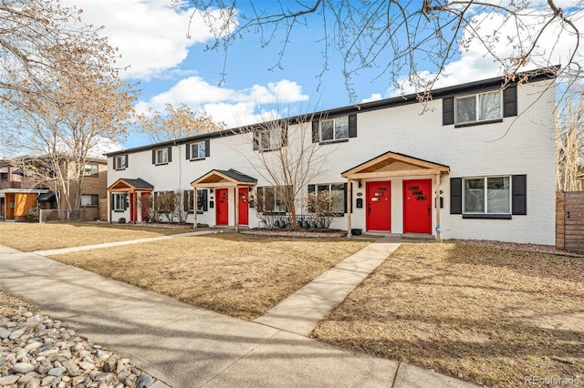 view of front of property with a front yard