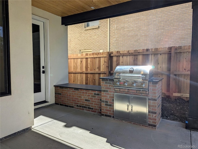 view of patio with an outdoor kitchen and grilling area