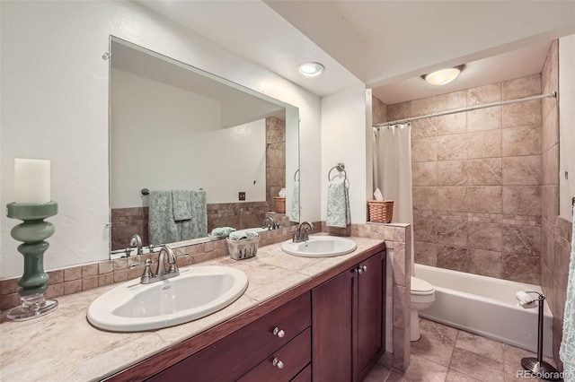 11410 W 72nd Pl, Arvada, CO 80005 - full bath featuring double vanity, toilet, and shower / tub combo with curtain