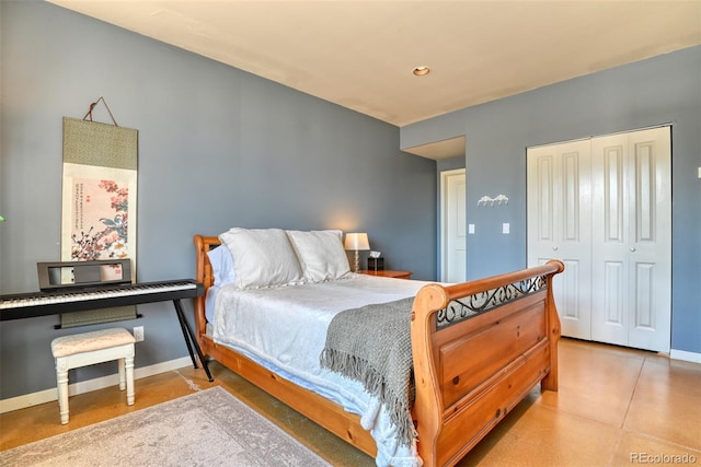 bedroom featuring a closet