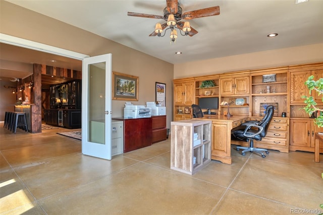 office area featuring built in desk and ceiling fan