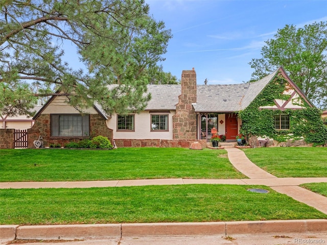 view of front of home with a front yard