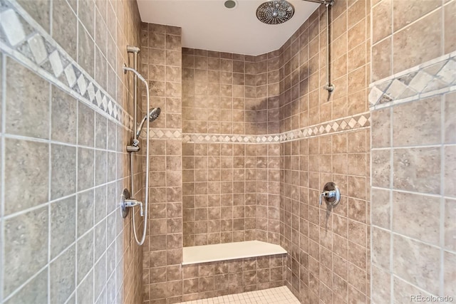 bathroom featuring a tile shower