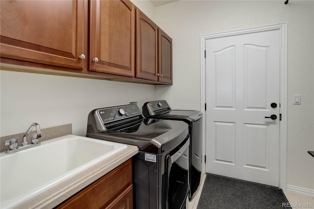 10609 Chadsworth Ln, Highlands Ranch, CO 80126 - laundry area featuring washing machine and dryer and cabinet space