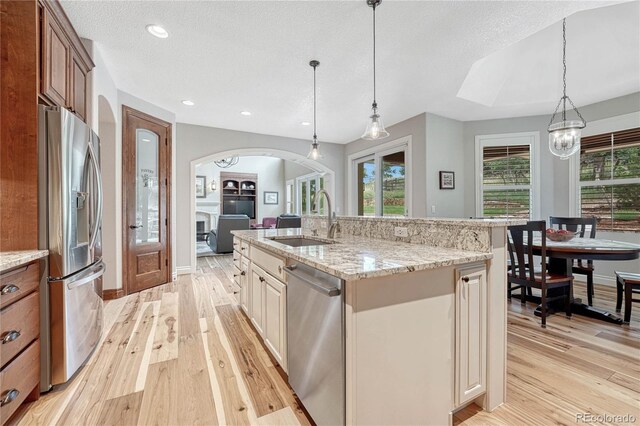 9121 Sunshine Meadow Pl, Parker, CO 80134 - kitchen featuring stainless steel appliances, a sink, light wood finished floors, hanging light fixtures, and recessed lighting