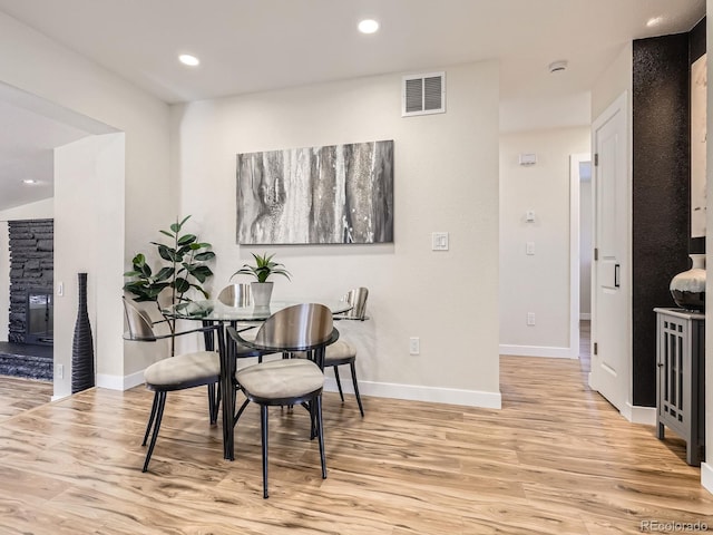 dining room featuring light wood-style floors, recessed lighting, and visible vents