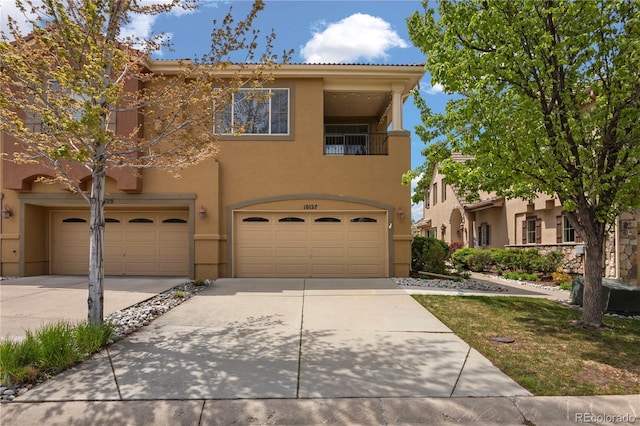 10127 Bluffmont Ln, Lone Tree, CO 80124 - view of front of house featuring stucco siding, a garage, concrete driveway, and a balcony