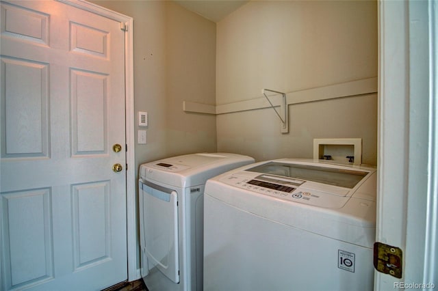 8416 S Reed St, Littleton, CO 80128 - laundry area with washer and dryer