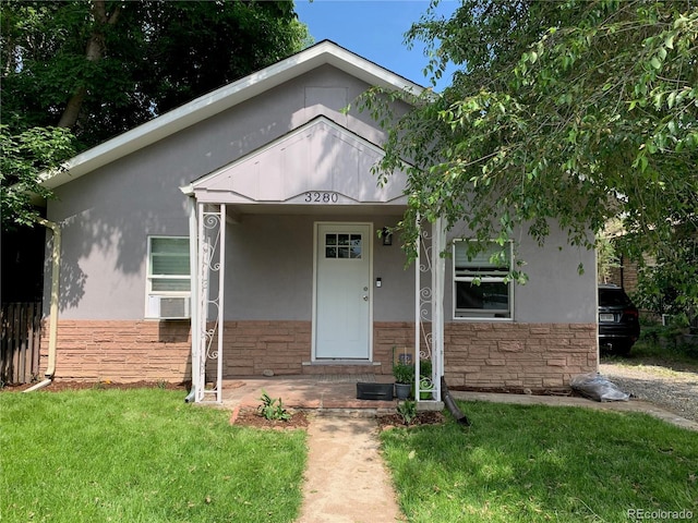 view of front of property with a front lawn