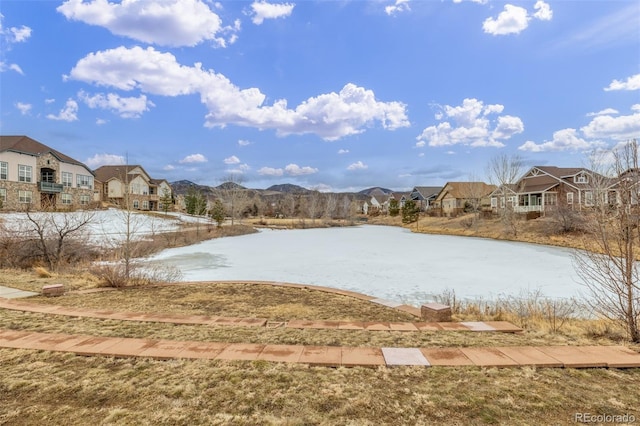 view of yard featuring a water view