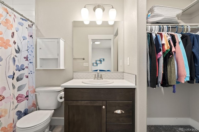 208 Dorothy Dr, Berthoud, CO 80513 - full bath with backsplash, toilet, vanity, and baseboards
