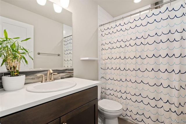 208 Dorothy Dr, Berthoud, CO 80513 - bathroom featuring toilet, curtained shower, and vanity