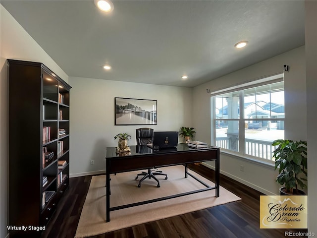 office area featuring dark wood-type flooring, recessed lighting, and baseboards