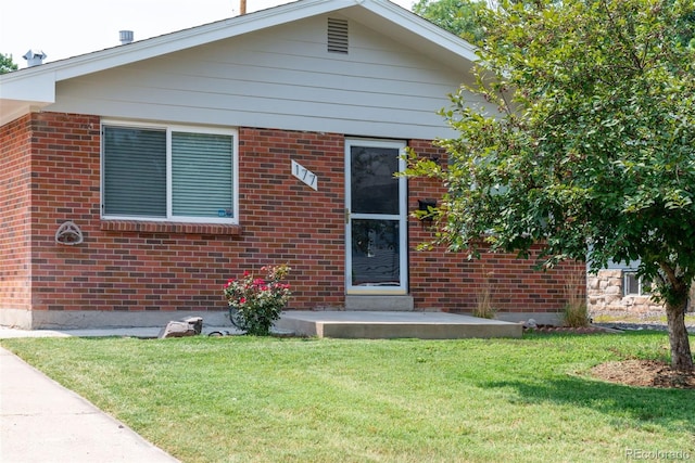 bungalow-style house with a front lawn