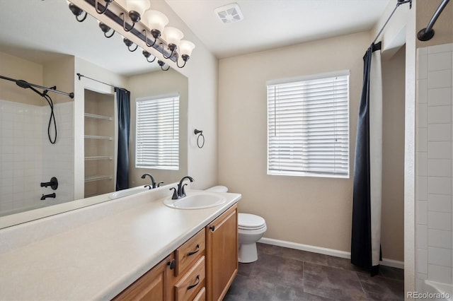 bathroom featuring a shower, a wealth of natural light, visible vents, and baseboards