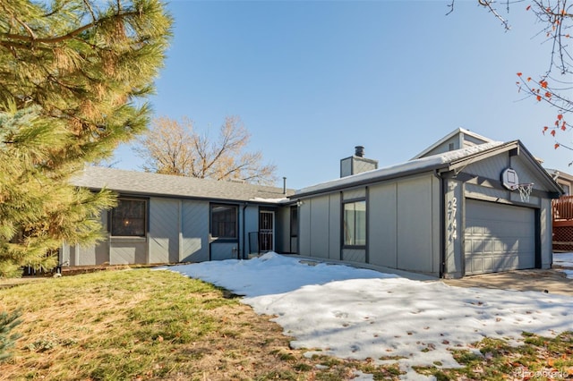 single story home featuring a front yard and a garage