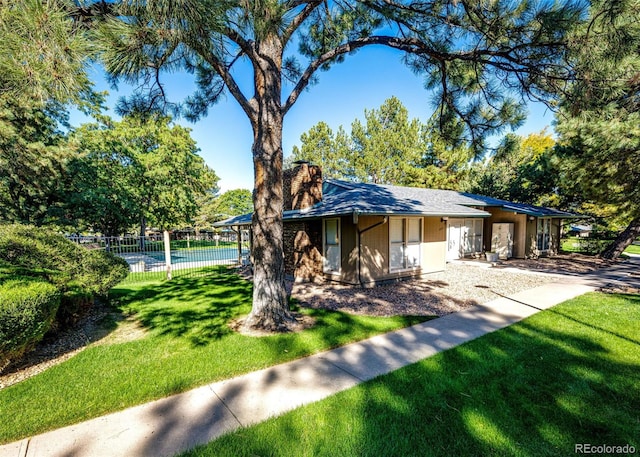 view of front of house featuring a front yard