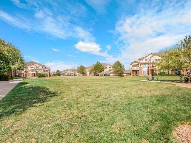 5765 N Genoa Way Unit 1-103, Aurora, CO 80019 - view of grassy yard featuring a residential view