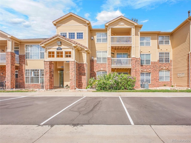 5765 N Genoa Way Unit 1-103, Aurora, CO 80019 - view of property with uncovered parking