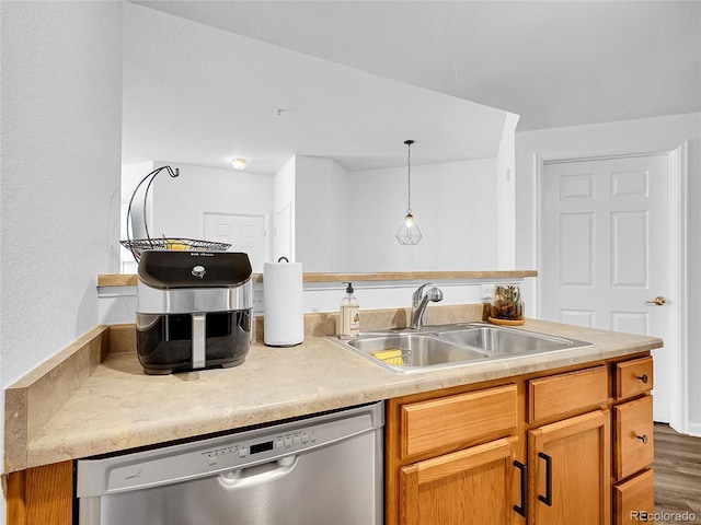 5765 N Genoa Way Unit 1-103, Aurora, CO 80019 - kitchen with dishwasher, a sink, light countertops, wood finished floors, and decorative light fixtures