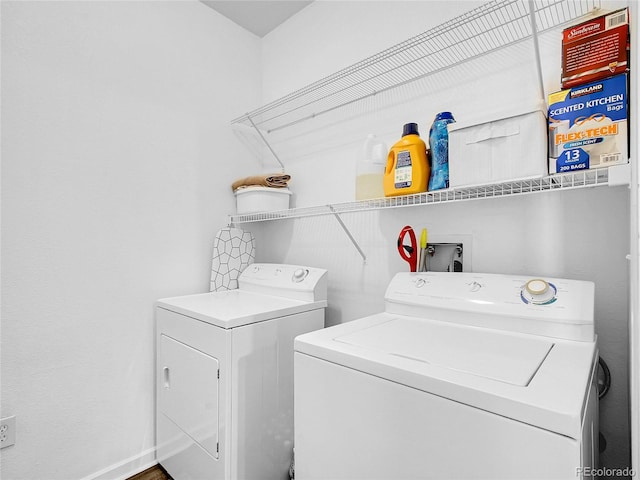 5765 N Genoa Way Unit 1-103, Aurora, CO 80019 - laundry room with washer and dryer
