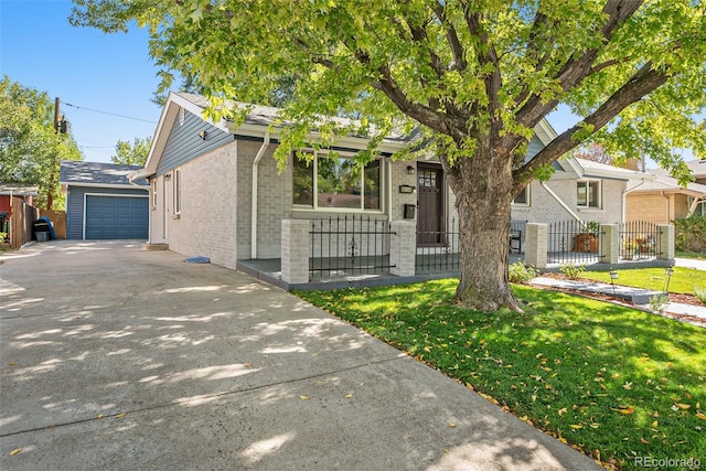 view of front facade featuring a garage and a front lawn