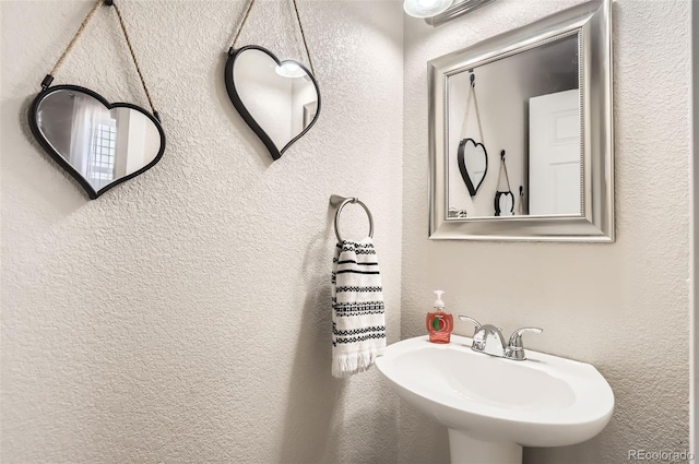 442 Stardust Ct, Dacono, CO 80514 - bathroom featuring a textured wall and a sink