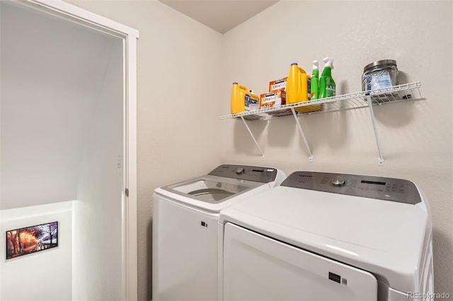 442 Stardust Ct, Dacono, CO 80514 - laundry area featuring independent washer and dryer and laundry area