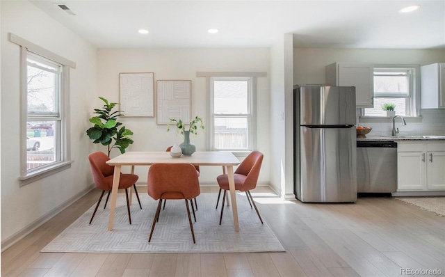 dining area with recessed lighting, baseboards, visible vents, and light wood-style floors