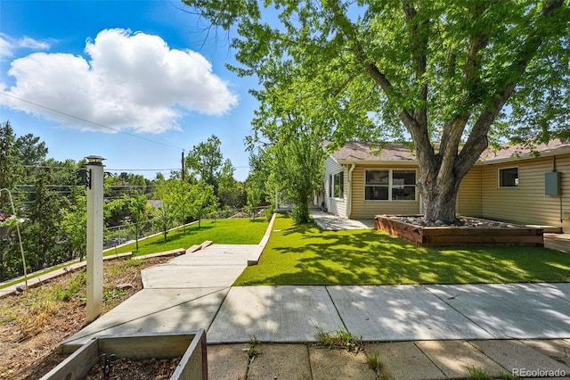 3570 E Arapahoe Pl, Centennial, CO 80122 - view of green lawn