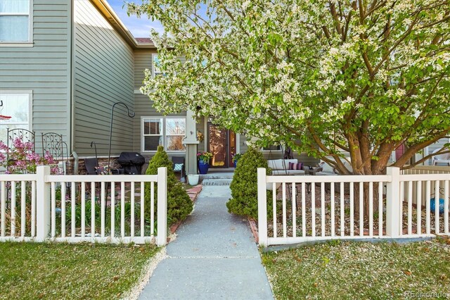 view of front of house with fence