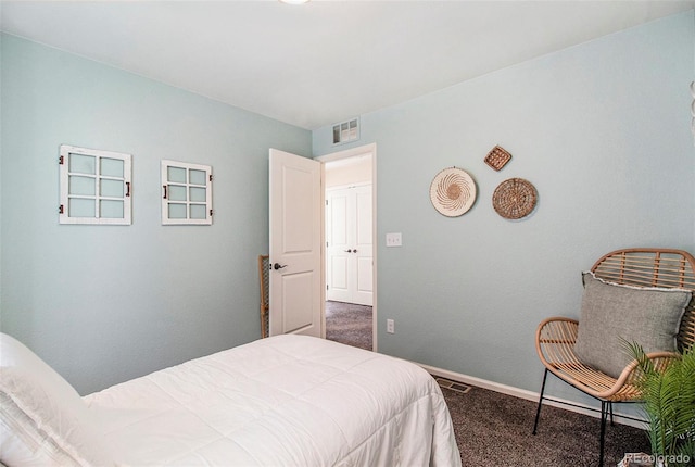 bedroom with carpet flooring