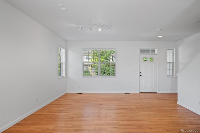 701 N Roslyn St Unit 36, Denver, CO 80230 - foyer featuring light wood-style flooring, rail lighting, and baseboards