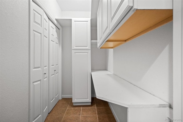 701 N Roslyn St Unit 36, Denver, CO 80230 - mudroom with dark tile patterned flooring and baseboards